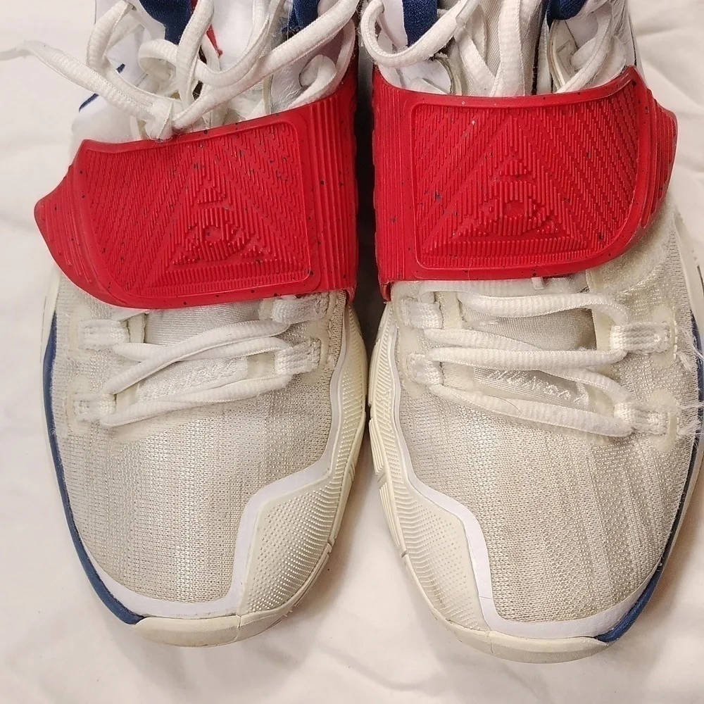 Nike youth shoes size 10